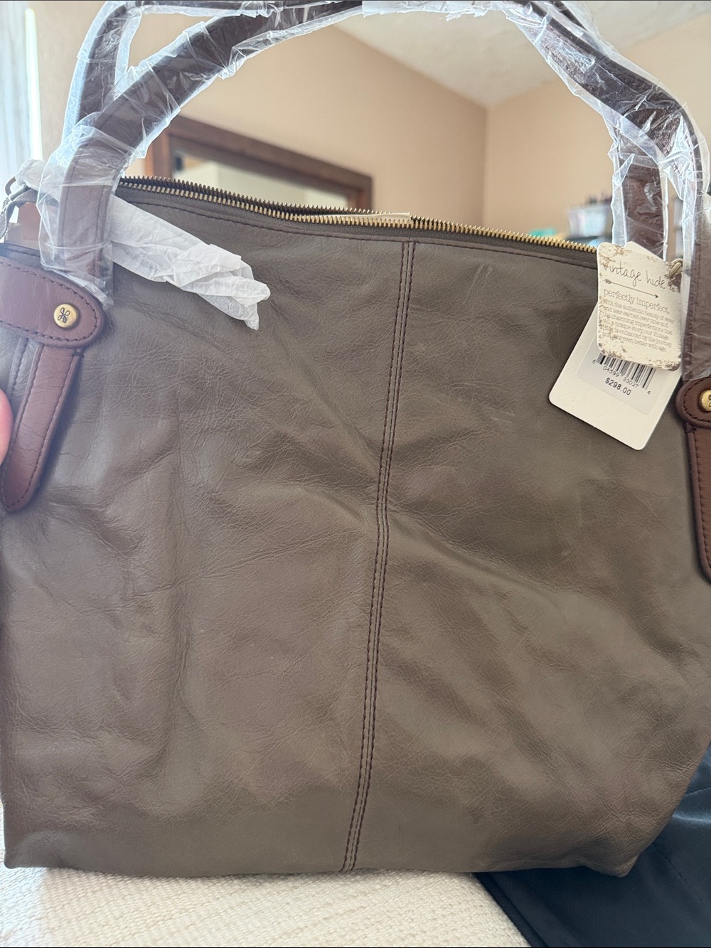 Hobo International EEGY Shadow Genuine Leather Shoulder Bag $298 - Picture 7 of 7
